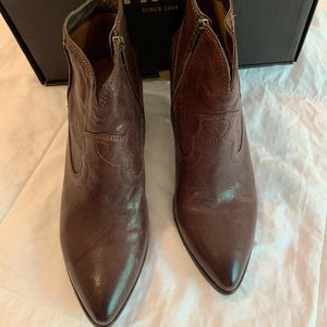 Frye - Renee Seam Short - Ankle Booties - 11M
